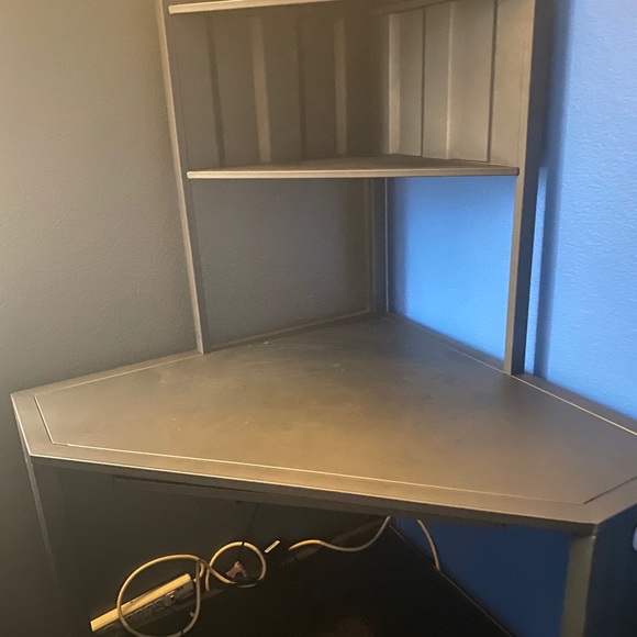 Corner desk - Picture 4 of 4